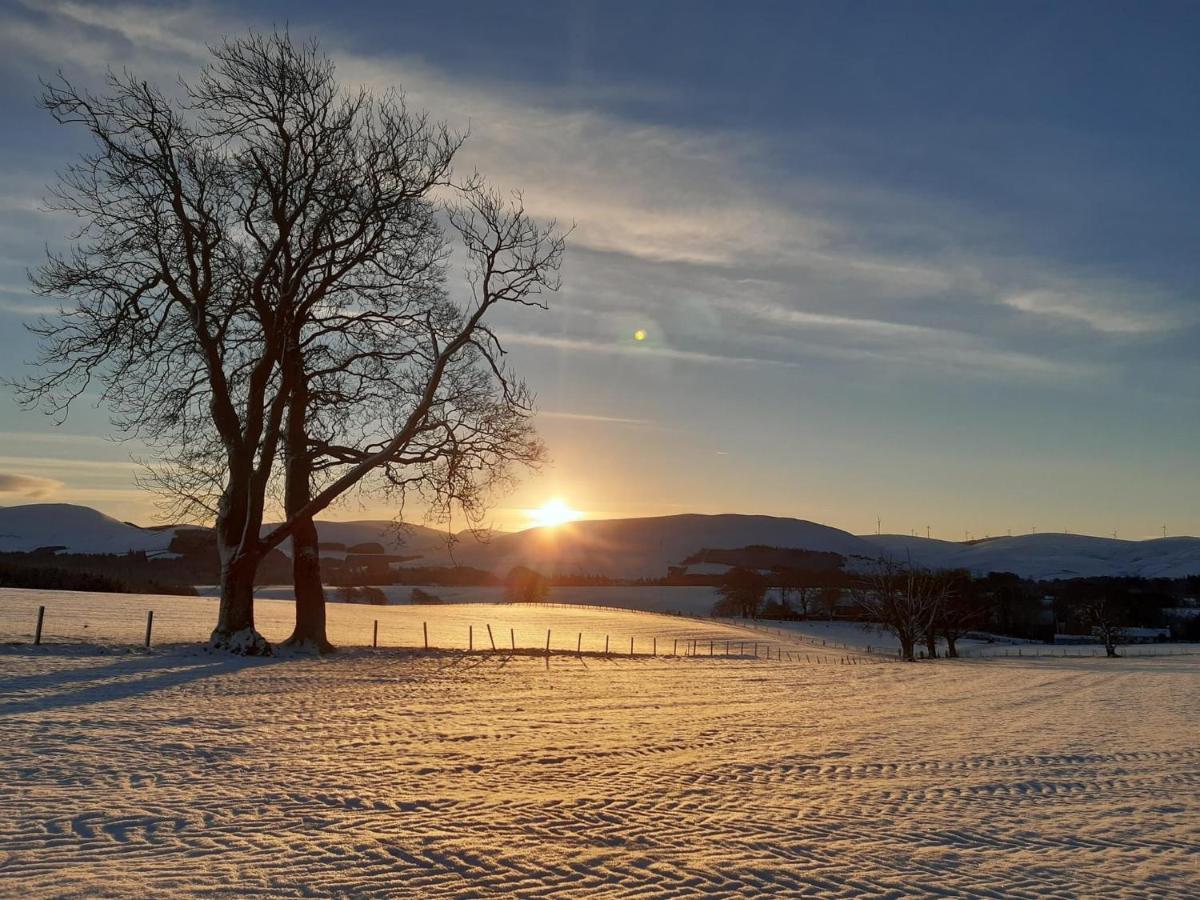 The Granary At Tinto Retreats, Biggar Is A Gorgeous 3 Bedroom Stone Cottage Wiston  Екстериор снимка