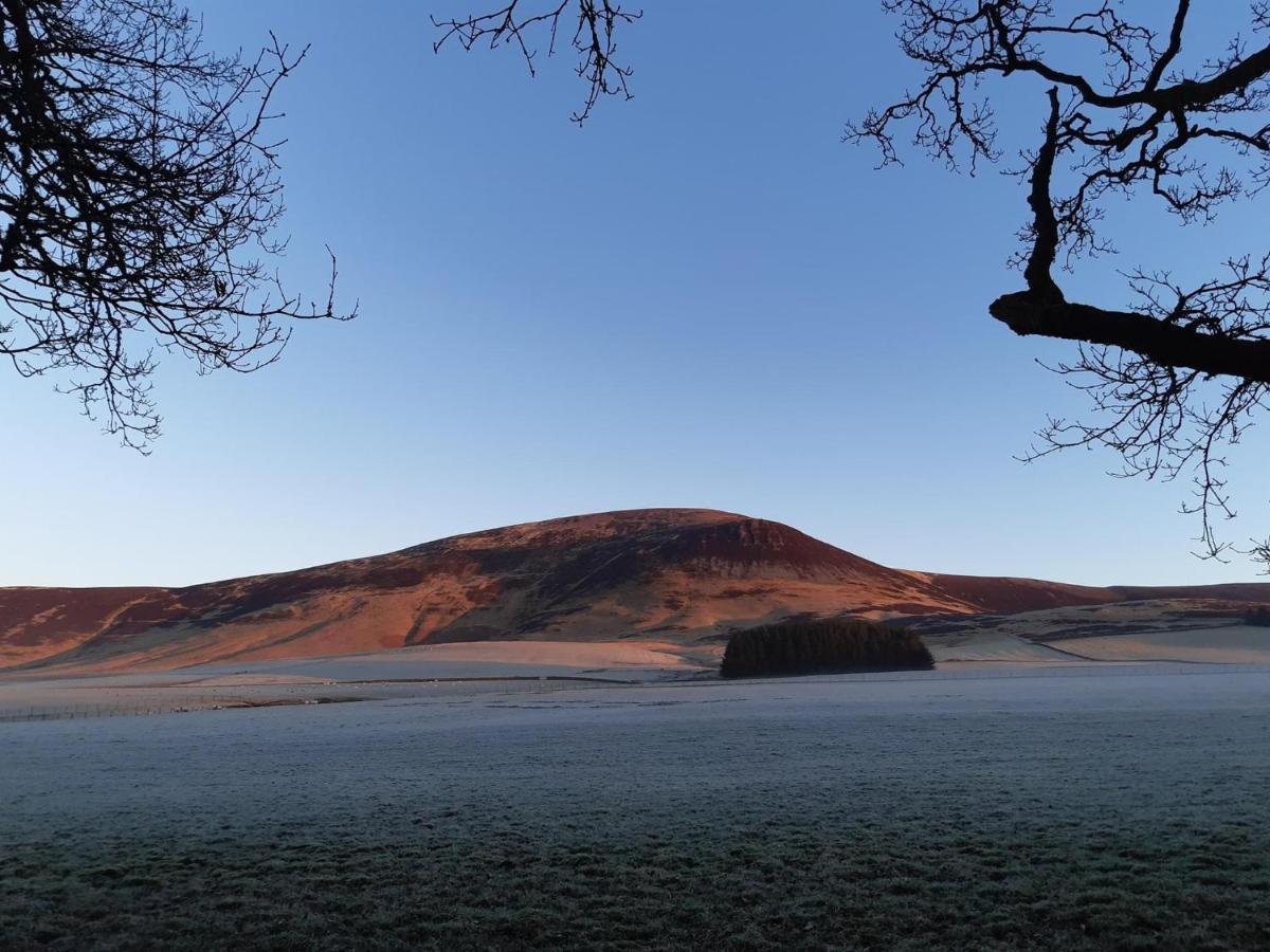 The Granary At Tinto Retreats, Biggar Is A Gorgeous 3 Bedroom Stone Cottage Wiston  Екстериор снимка