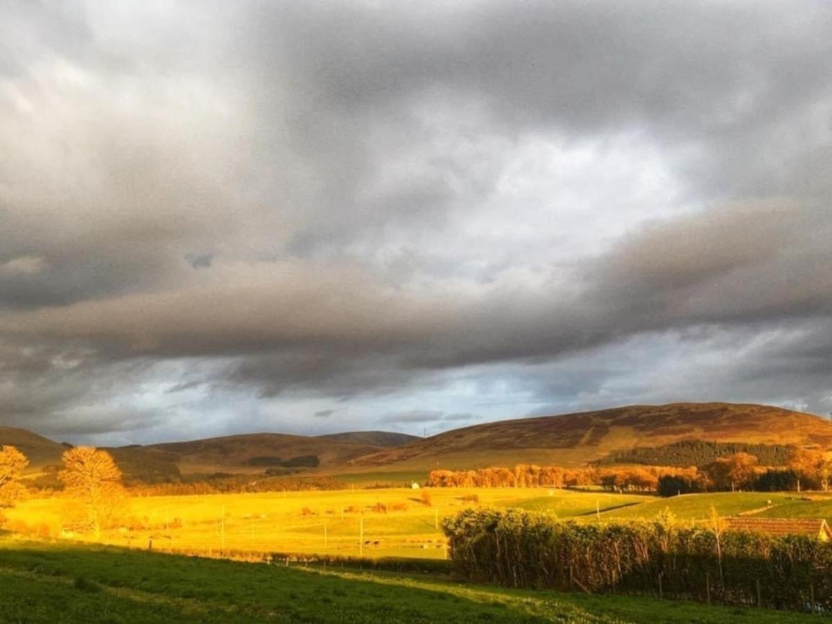 The Granary At Tinto Retreats, Biggar Is A Gorgeous 3 Bedroom Stone Cottage Wiston  Екстериор снимка