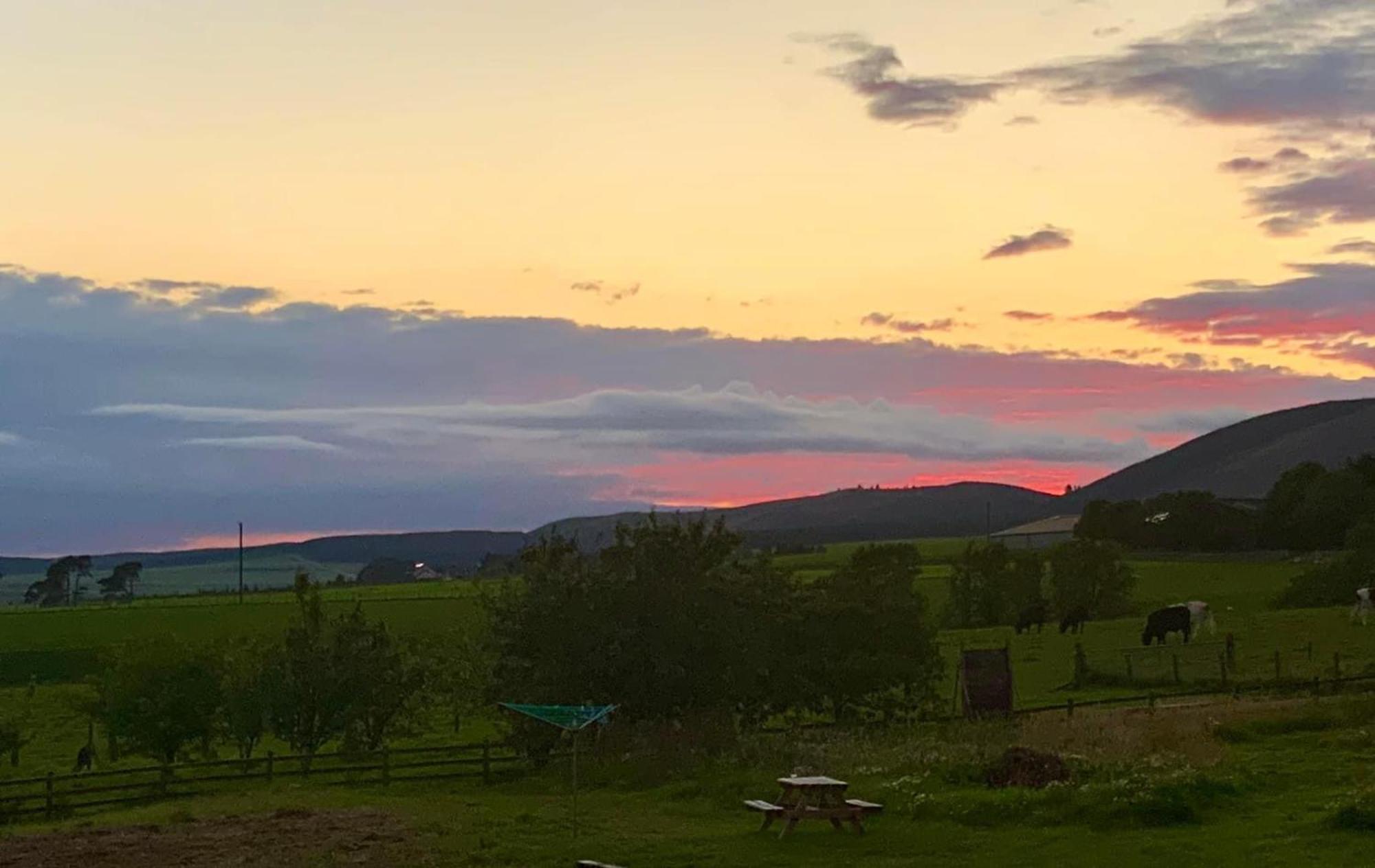 The Granary At Tinto Retreats, Biggar Is A Gorgeous 3 Bedroom Stone Cottage Wiston  Екстериор снимка