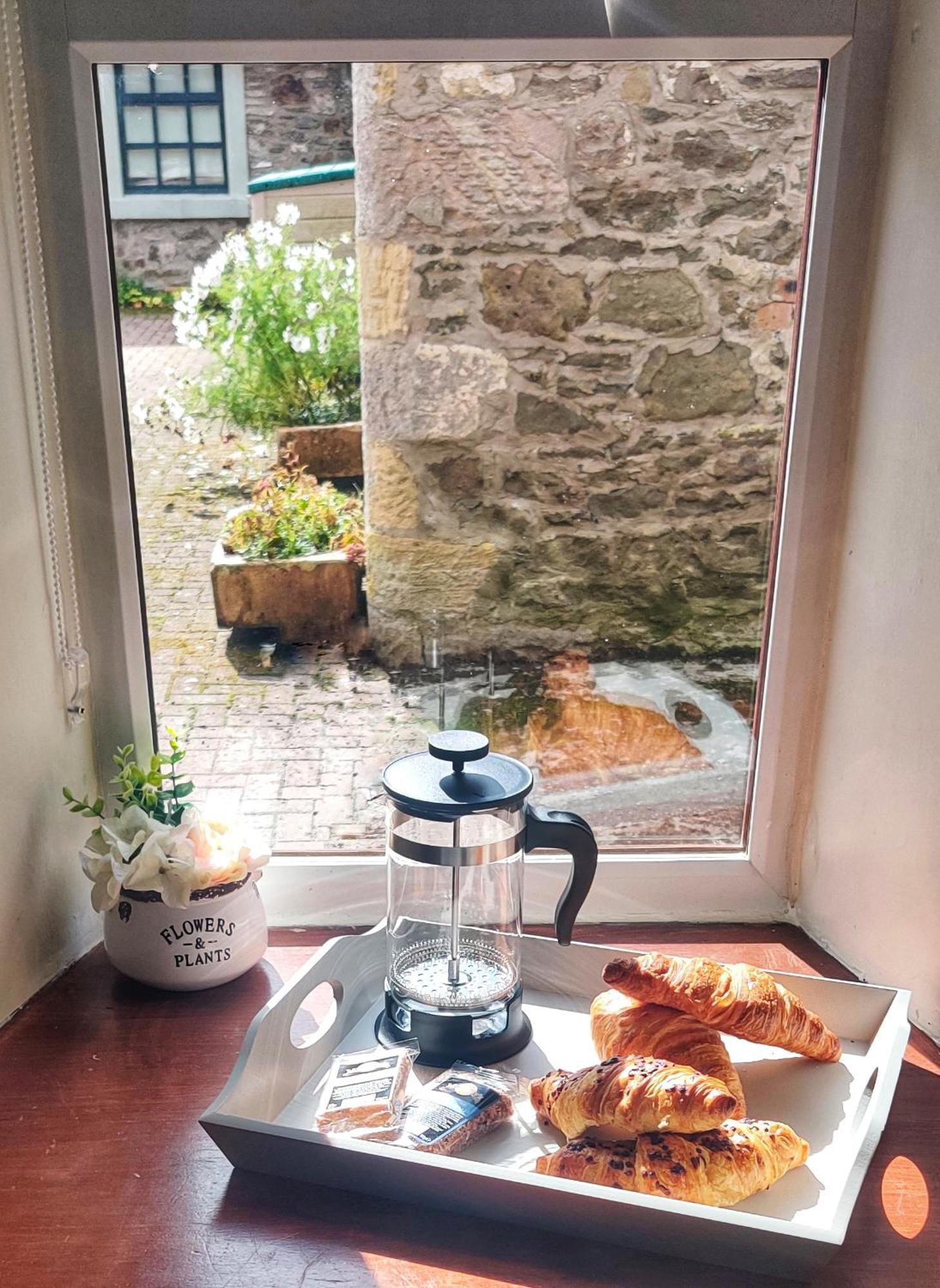 The Granary At Tinto Retreats, Biggar Is A Gorgeous 3 Bedroom Stone Cottage Wiston  Екстериор снимка